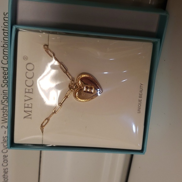 ❤HOST PICK❤Mevecco Jewerly Necklace Intial "B" - Picture 7 of 9